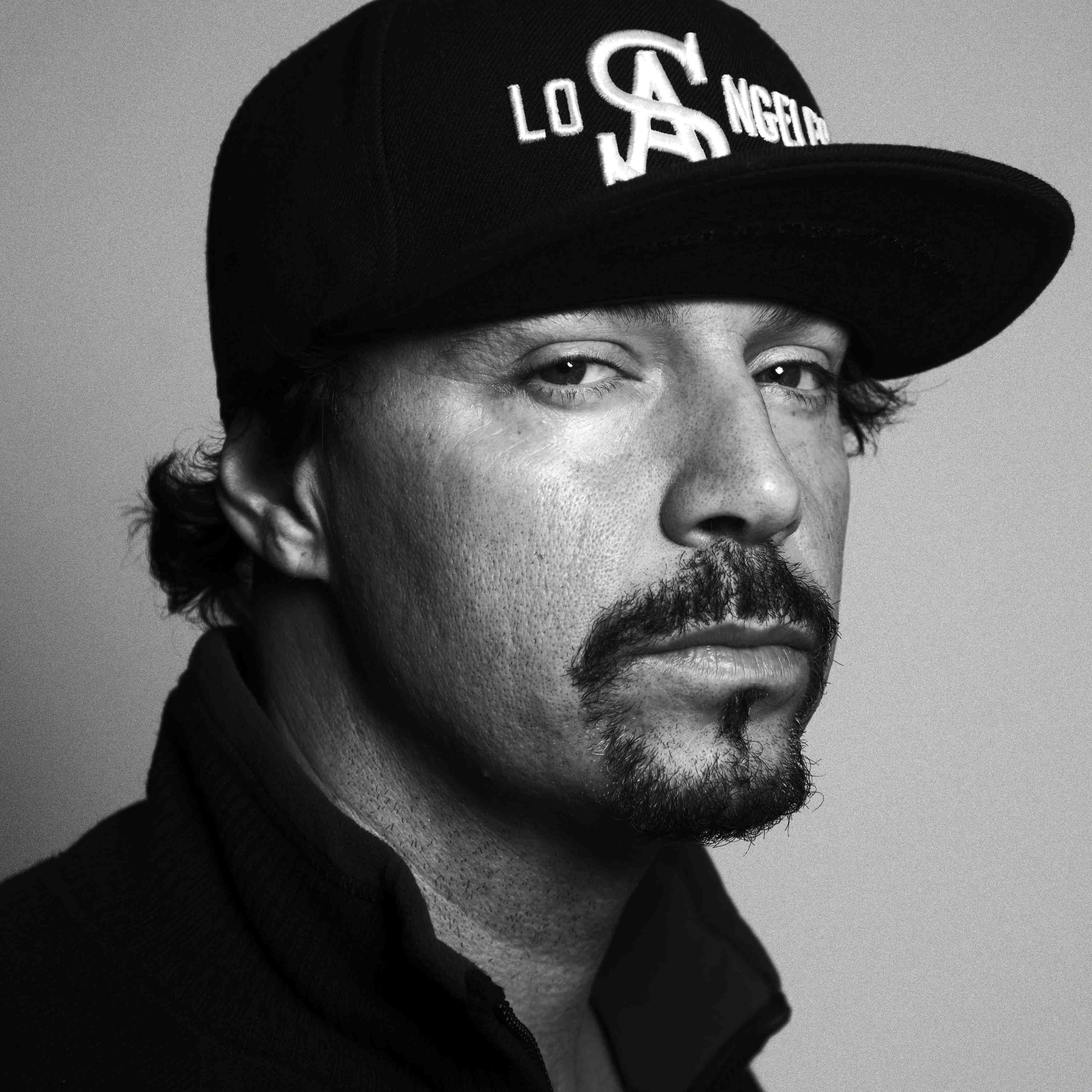 Исполнители b. DJ Muggs Cypress Hill. Lawrence Muggerud. DJ Muggs DJ. Ларри Маггерад.